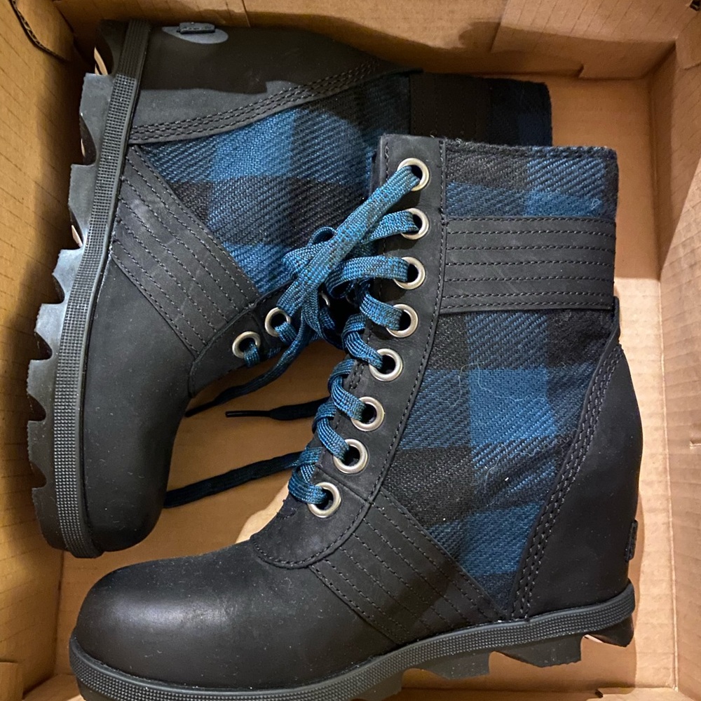 Brand new Sorels, size 6
